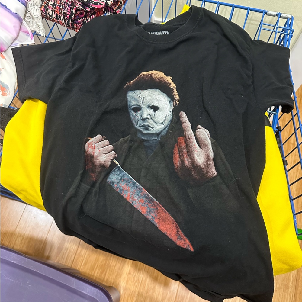 Michael Myers Halloween Flipping Off Graphic Tee Medium